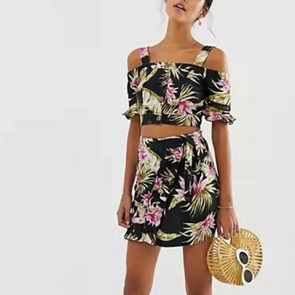 RIVER ISLAND Tropical Palm Cold Shoulder Crop Top - Picture 6 of 12